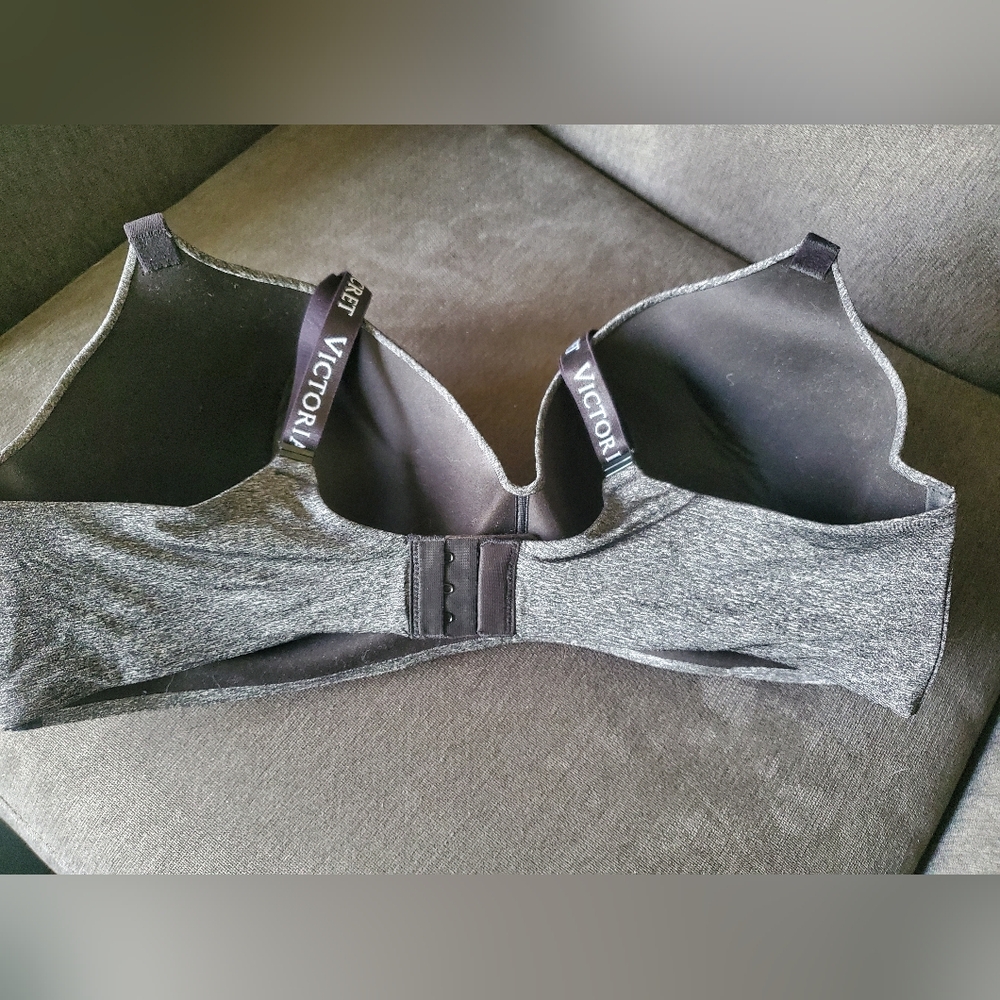 Victoria's Secret Wireless Charcoal Bra - Picture 2 of 3